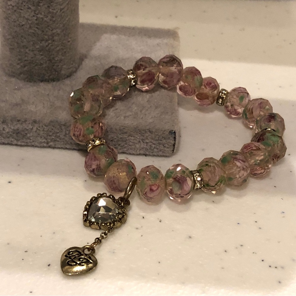 Betsey Johnson Rose Bracelet- stretch w/ glass beads & gold tone charms - Picture 6 of 12